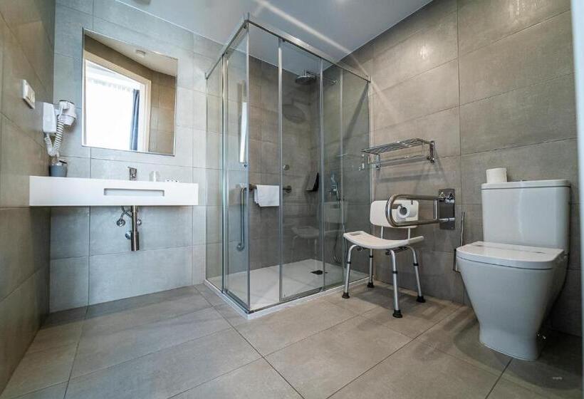 اتاق لوکس با تخت بزرگ, Silva