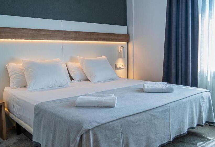 اتاق لوکس با تخت بزرگ, Silva