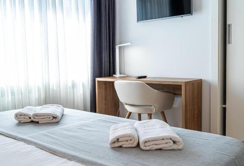 اتاق لوکس با تخت بزرگ, Silva