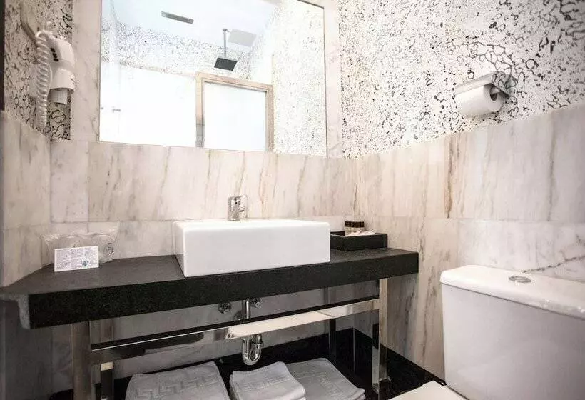 اتاق استاندارد یک نفره, Alhambra Suites