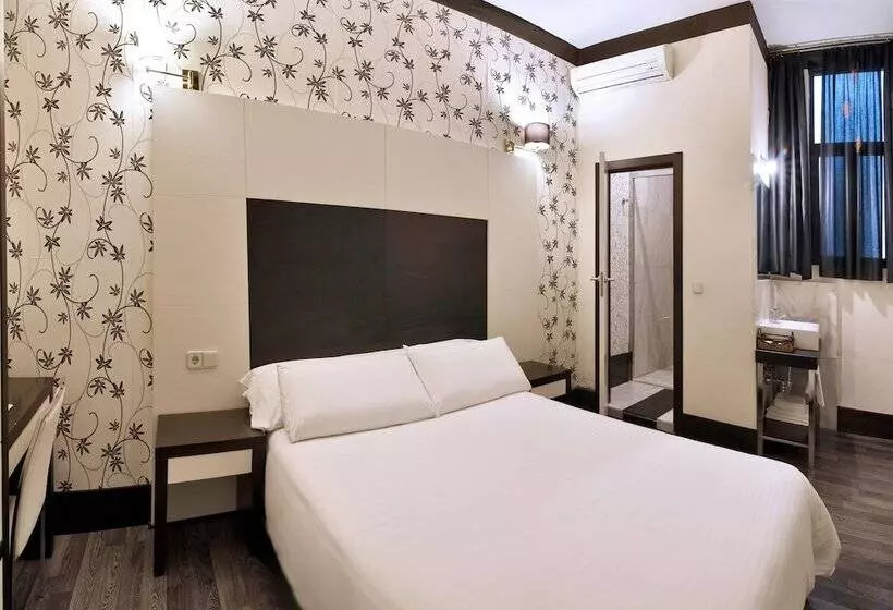 اتاق استاندارد یک نفره, Alhambra Suites