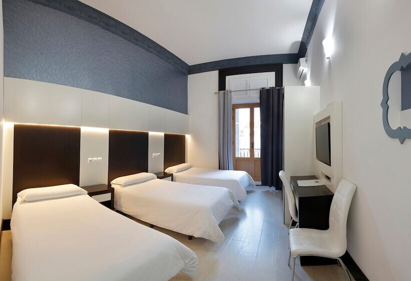 اتاق استاندارد سه نفره, Alhambra Suites