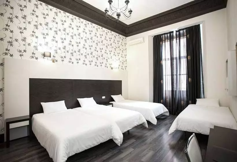 اتاق استاندارد سه نفره, Alhambra Suites