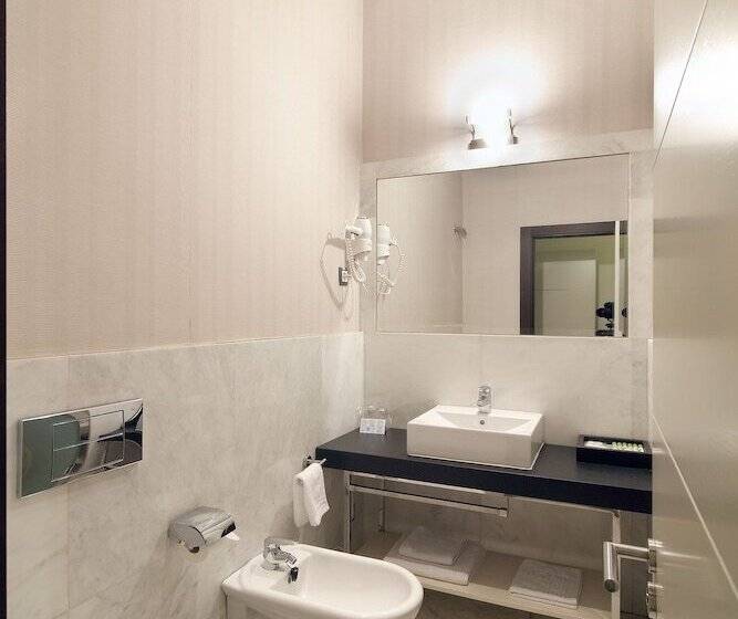 سوئیت با بالکن, Alhambra Suites