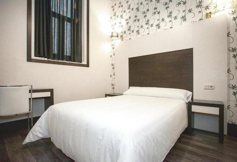 اتاق استاندارد یک نفره, Alhambra Suites