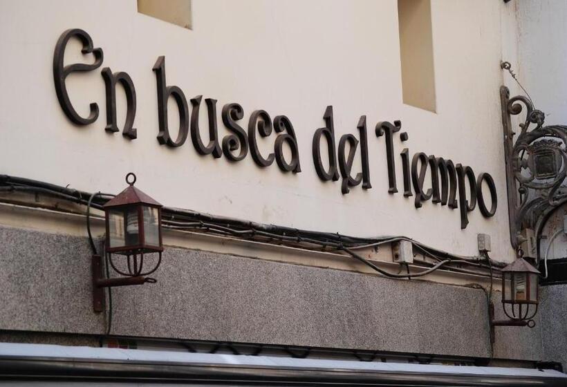 اتاق استاندارد سه نفره, Alhambra Suites