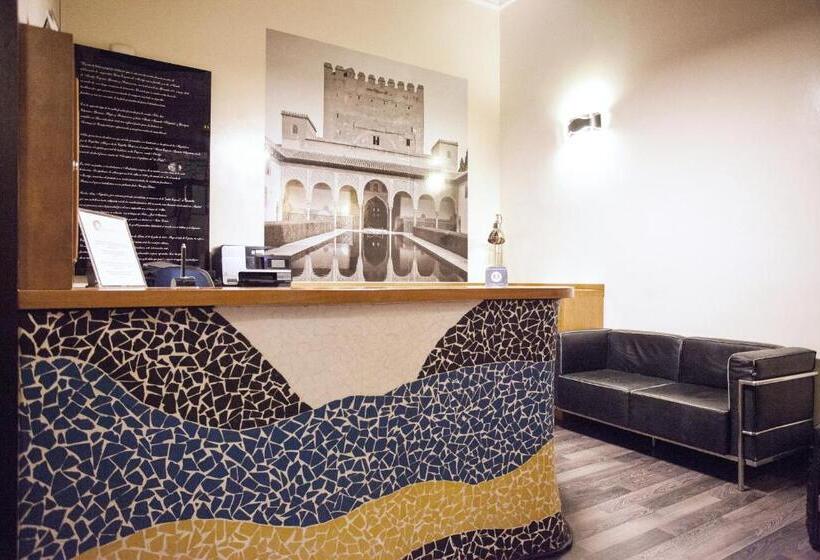 اتاق استاندارد سه نفره, Alhambra Suites