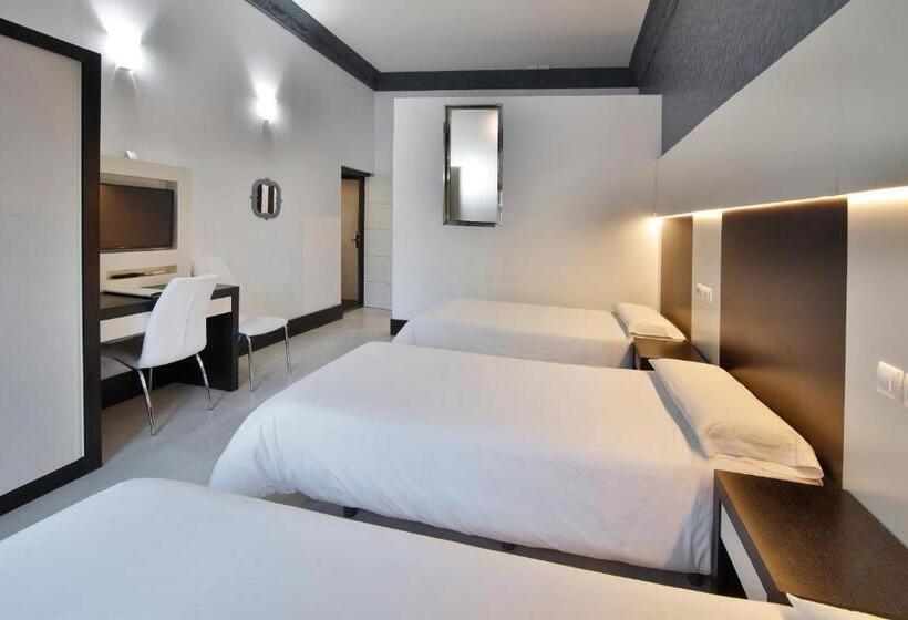 اتاق استاندارد سه نفره, Alhambra Suites