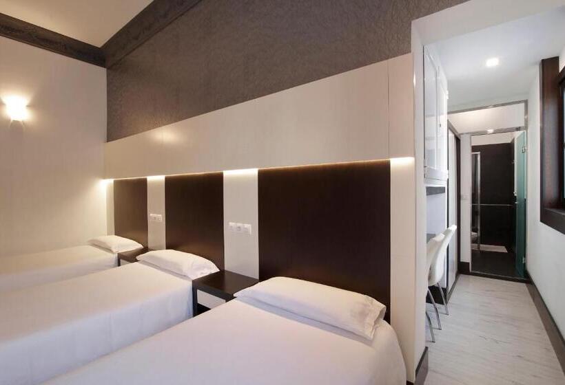 Habitación Cuádruple Estándar, Alhambra Suites