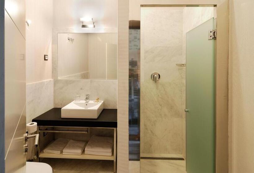 اتاق استاندارد چهار تخته, Alhambra Suites