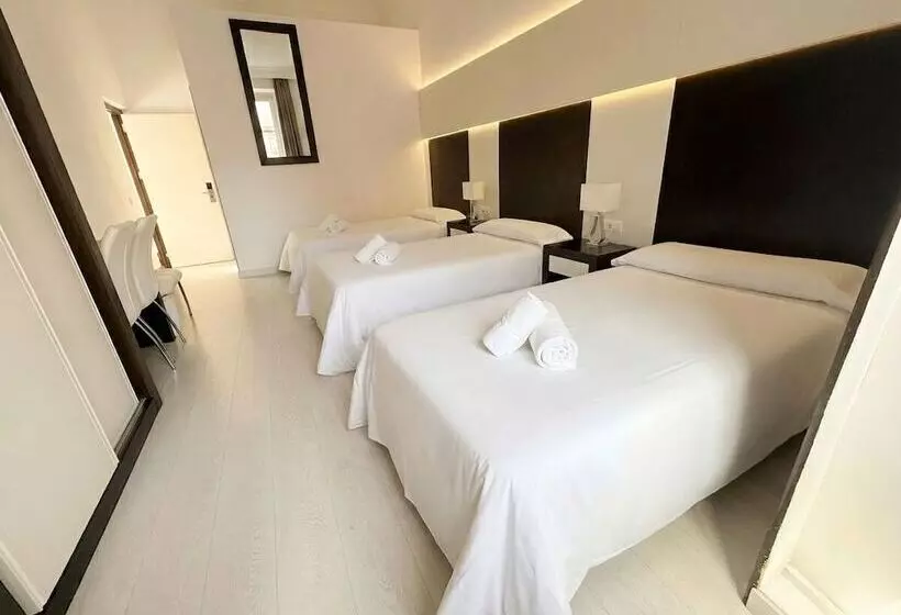 اتاق استاندارد سه نفره, Alhambra Suites