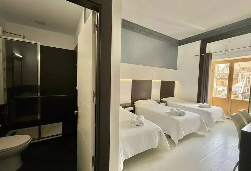 اتاق استاندارد سه نفره, Alhambra Suites