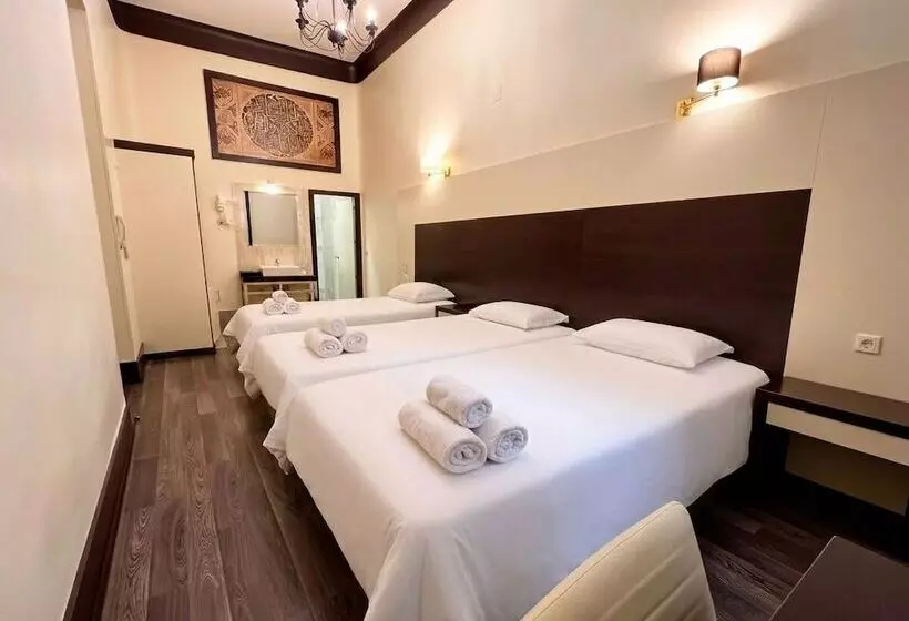 اتاق استاندارد سه نفره, Alhambra Suites