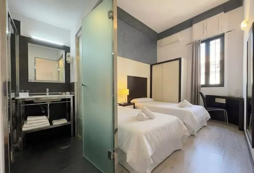 اتاق سوپریور, Alhambra Suites