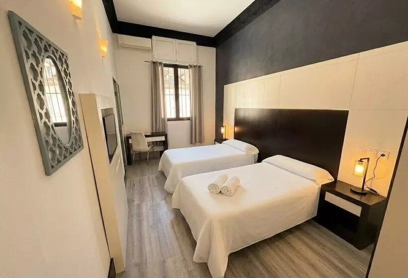 اتاق سوپریور, Alhambra Suites