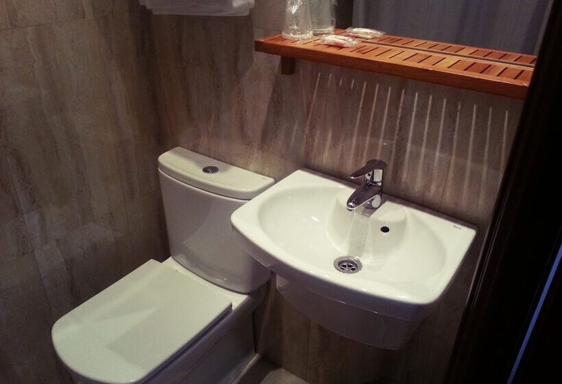 اتاق استاندارد یک نفره, Hostal Avenida