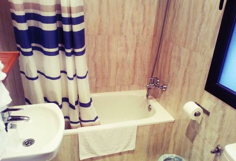 اتاق استاندارد یک نفره, Hostal Avenida