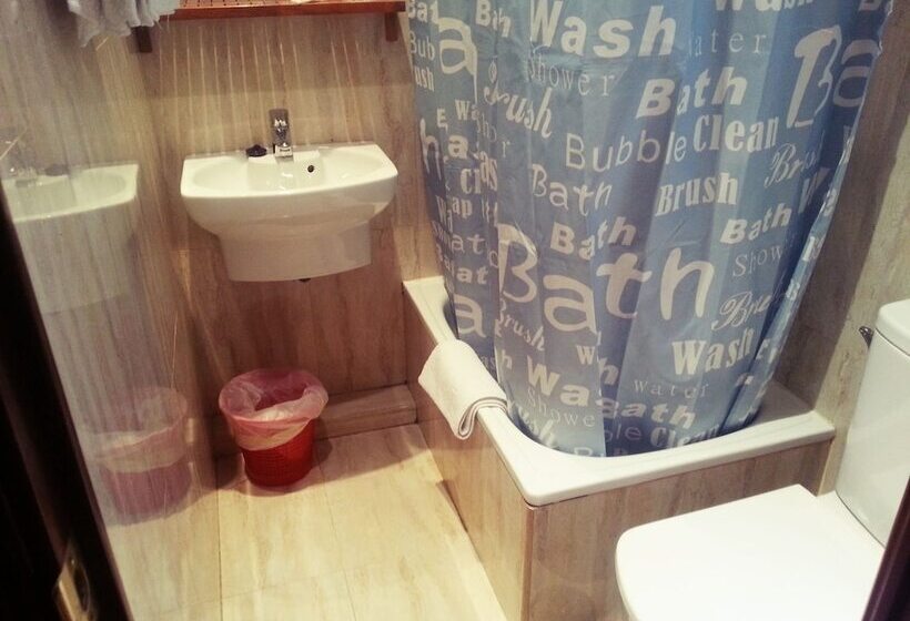 اتاق استاندارد یک نفره, Hostal Avenida