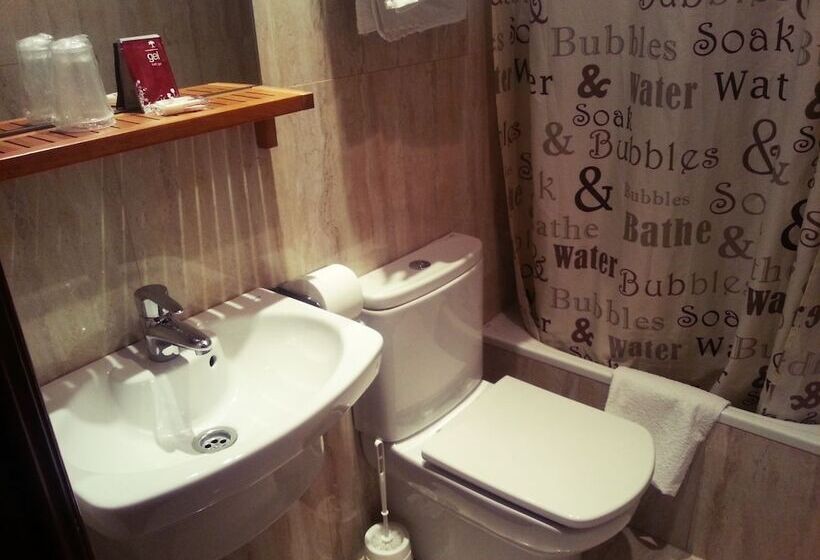 اتاق استاندارد یک نفره, Hostal Avenida