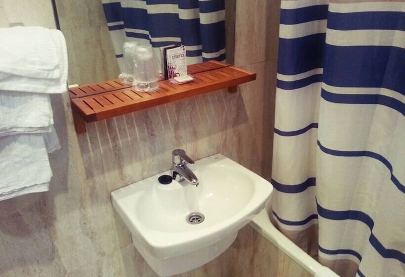 اتاق استاندارد یک نفره, Hostal Avenida