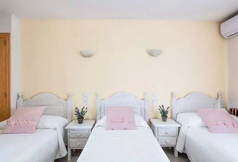 3-Bett-Standardzimmer, Hostal Buenos Aires