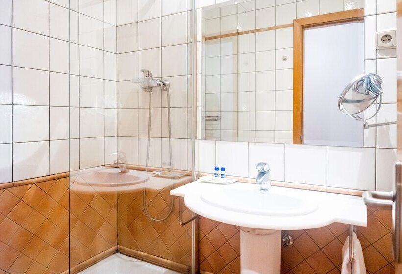 اتاق استاندارد چهار تخته, Hostal Persal