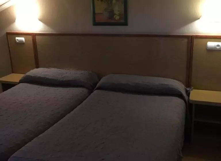 اتاق استاندارد سه نفره, Avenida Leganés