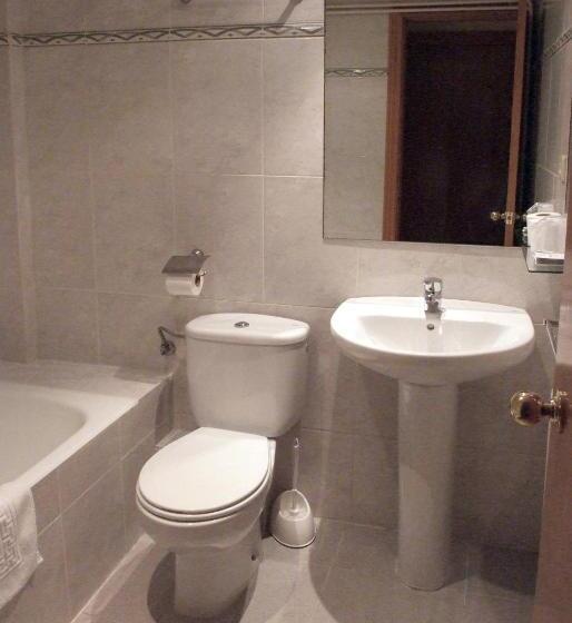 اتاق استاندارد سه نفره, Goya