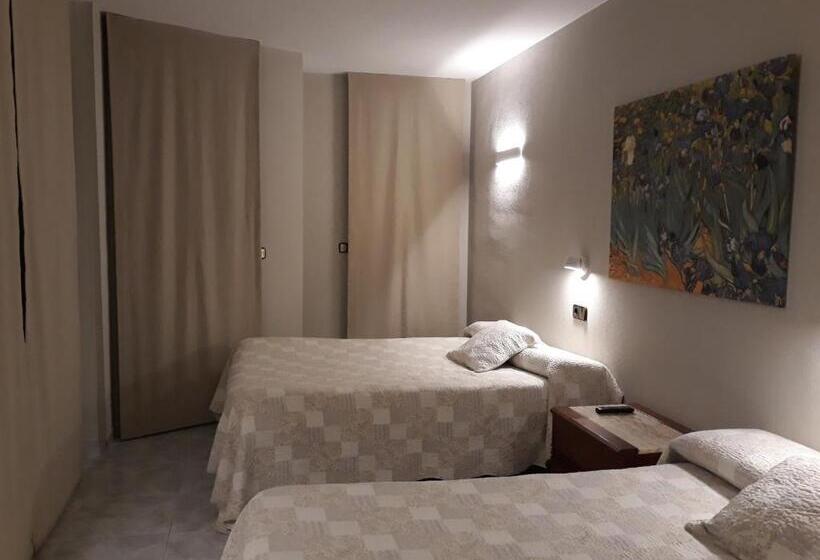 غرفة قياسية رباعية مطلة على الحديقة, Hostal Crisami