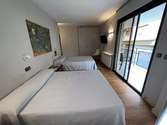 ガーデンビュースタンダード4ベッドルーム, Hostal Crisami