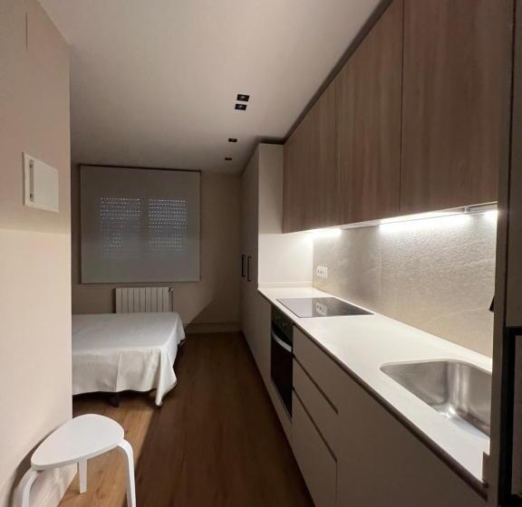 Студия Стандарт, Hostal Crisami