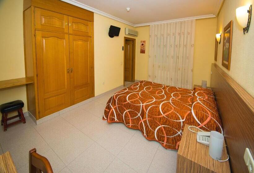 标准单人间, Hostal El Cruce