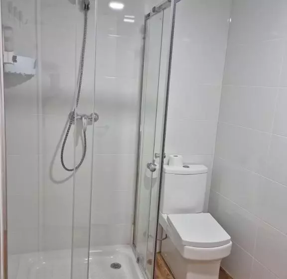 3-Bett-Standardzimmer, Hostal Nerjasol