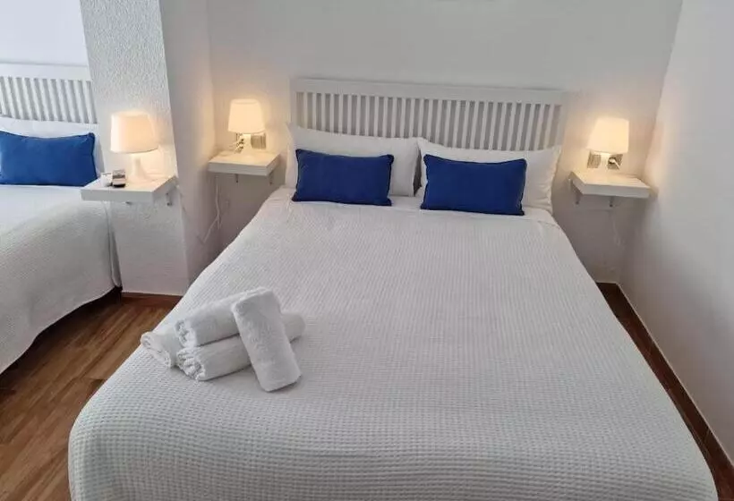 4 Bett Standardzimmer, Hostal Nerjasol