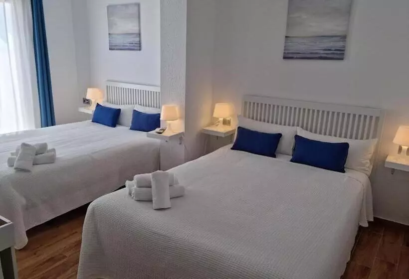 4 Bett Standardzimmer, Hostal Nerjasol