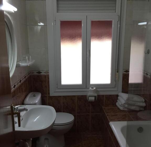 חדר סטנדרט לארבעה, Hostal Pancorbo