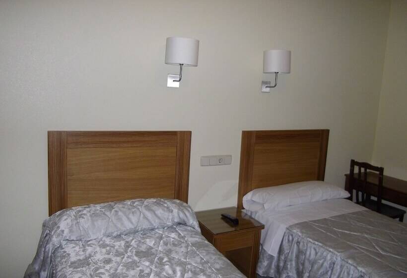 اتاق استاندارد سه نفره, Hostal Rivera Atocha