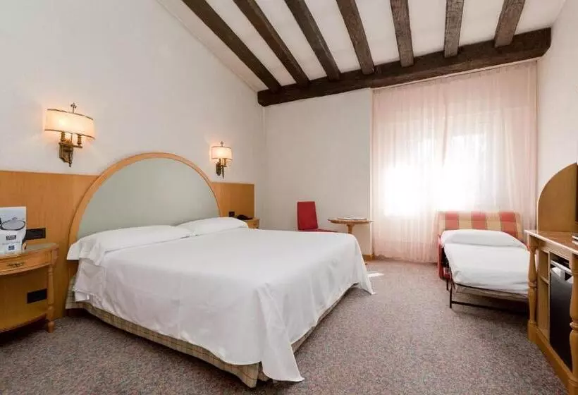 اتاق استاندارد سه نفره, Gran Hotel Los Angeles