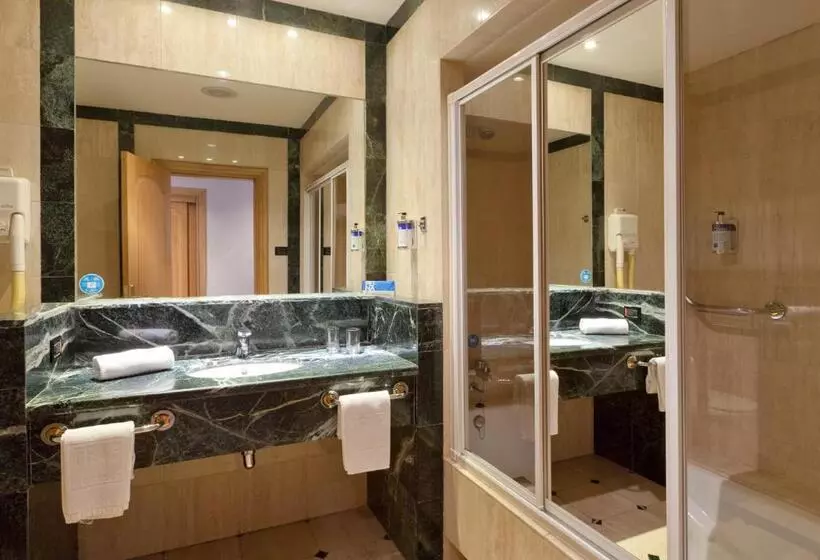 اتاق استاندارد سه نفره, Gran Hotel Los Angeles