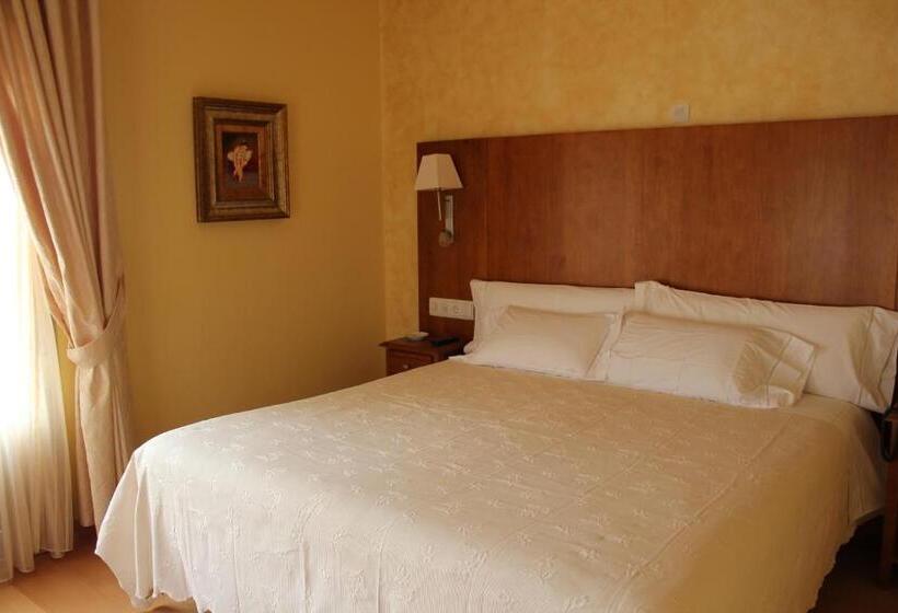 جناح جونيور, Villa De Larraga