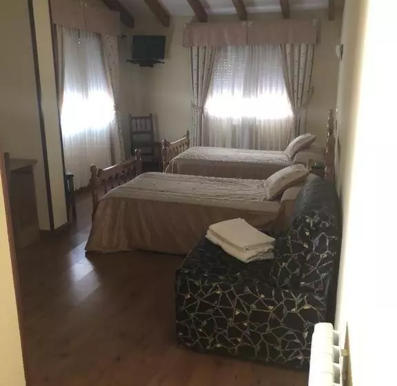 Standard Kolmen Hengen Huone, Hostal El Escudo