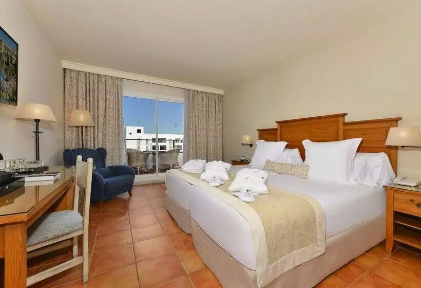 اتاق اساندارد با چشمانداز جانبی به دریا, Fuerte Conil Resort