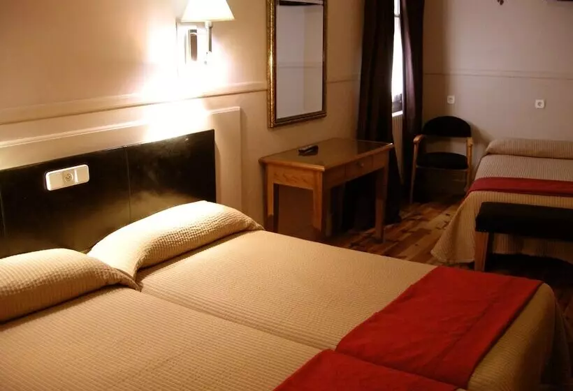 スタンダードトリプルルーム, Hostal Canovas
