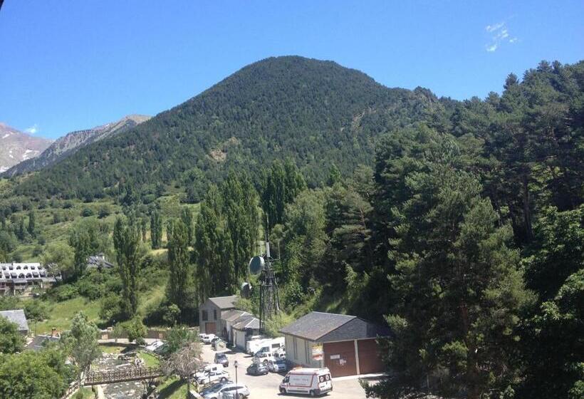 اتاق استاندارد سه نفره, Hostal Centro