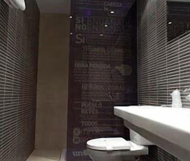四人标准间, Hospedium Hostal Un Punto Chic