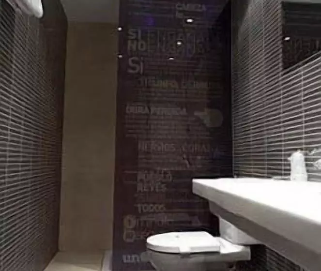 اتاق استاندارد چهار تخته, Hospedium Hostal Un Punto Chic