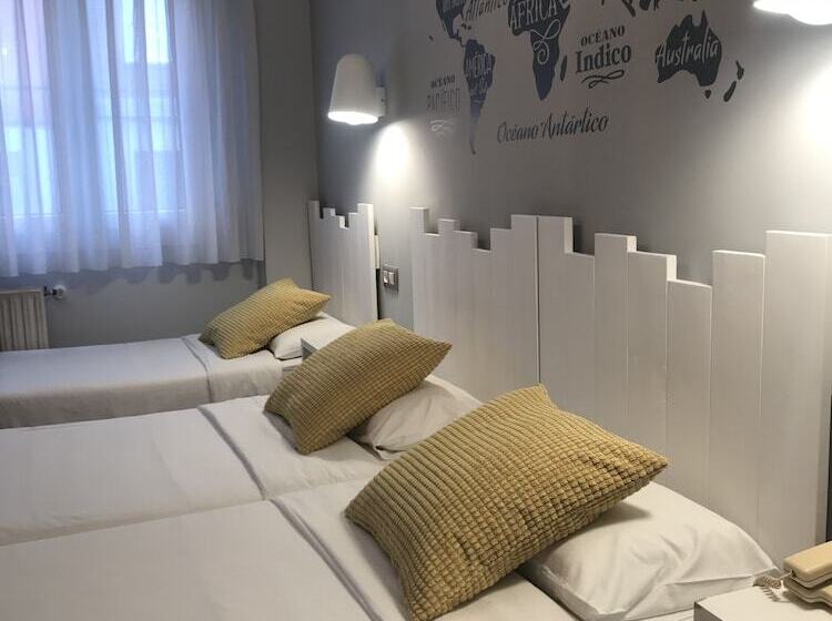 标准三人间, Costa Verde