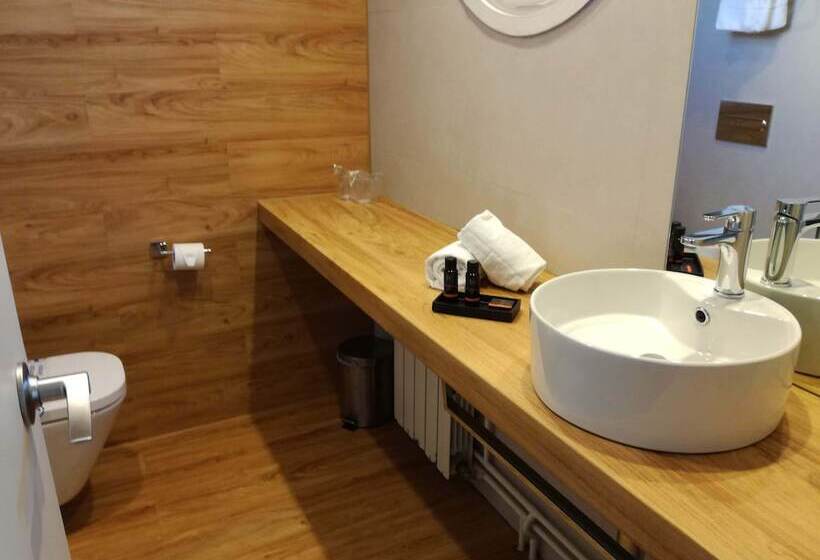 חדר סטנדרט, J. Balmes Vic