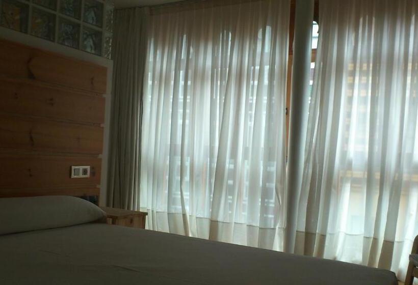 スタンダードシングルルーム, La Plaza Ii