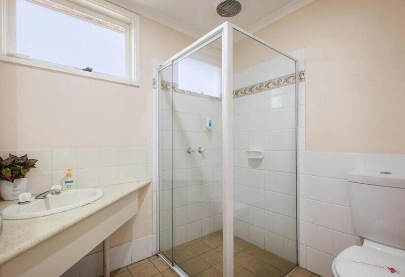 חדר משפחתי, Australia Park Motel